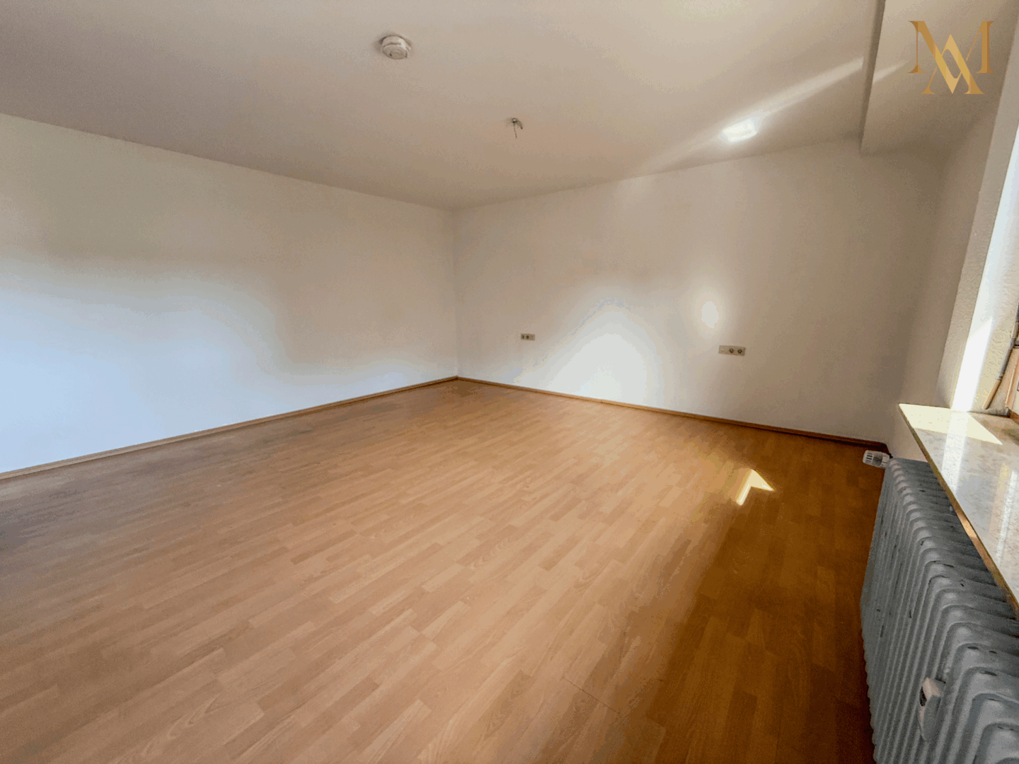 Das große und lichtdurchflutete Hauptschlafzimmer