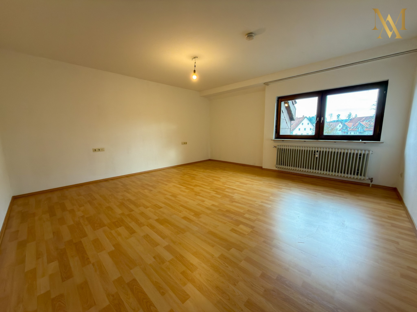 Das große und lichtdurchflutete Schlafzimmer