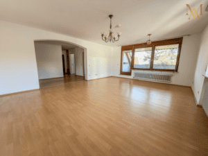 Hell, freundlich und einladend