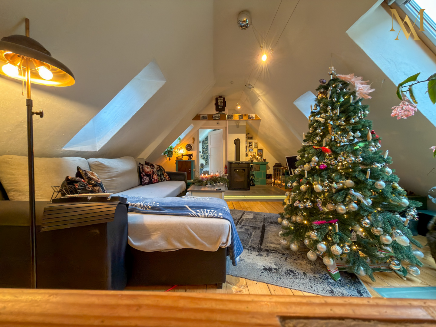 Heller Wohnbereich im Dachgeschoss