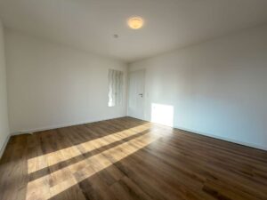 Das helle und einladende Wohnzimmer