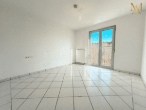 Helles Kinderzimmer mit Tageslicht