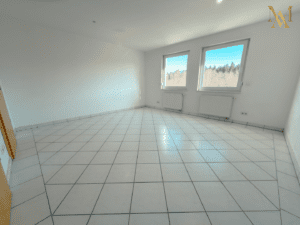 Lichtdurchflutetes Schlafzimmer mit Wohlfühlcharakter