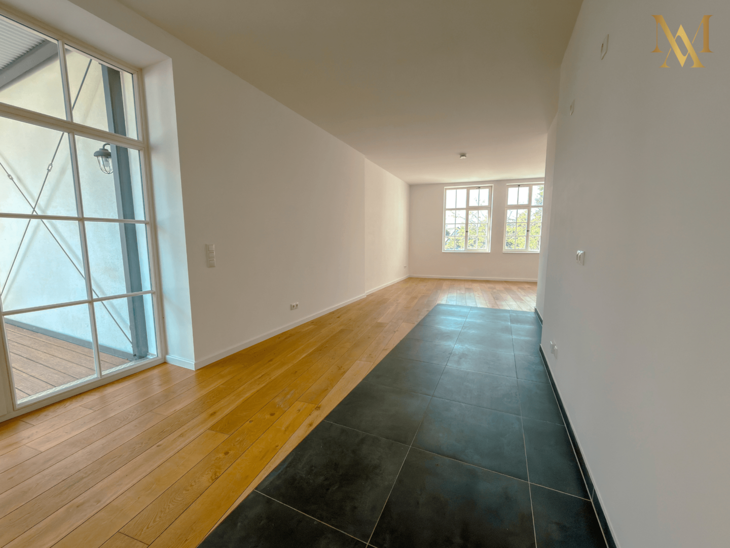 ... mit direktem Zugang zum Balkon
