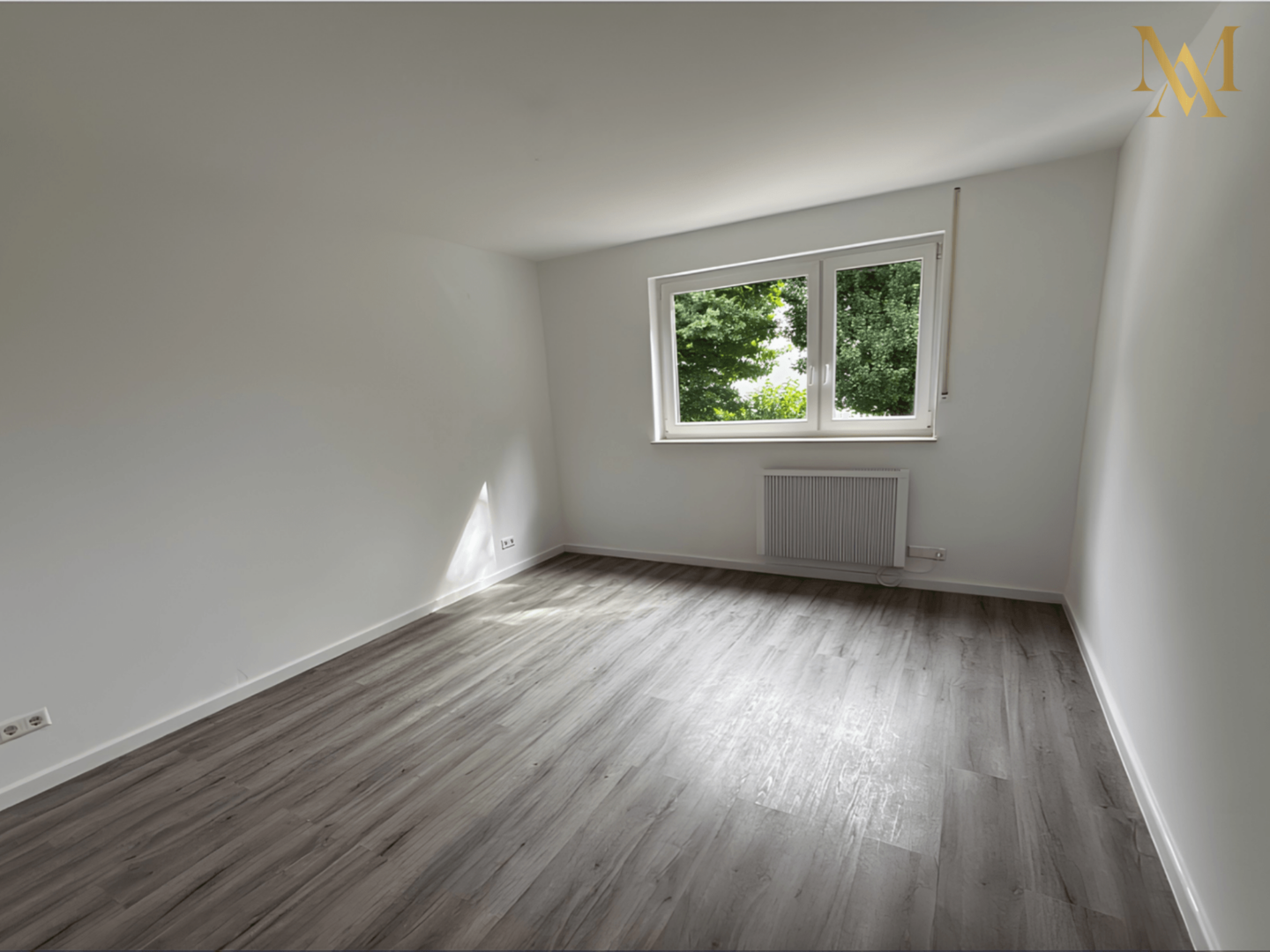 Ruhiges Schlafzimmer mit Tageslicht