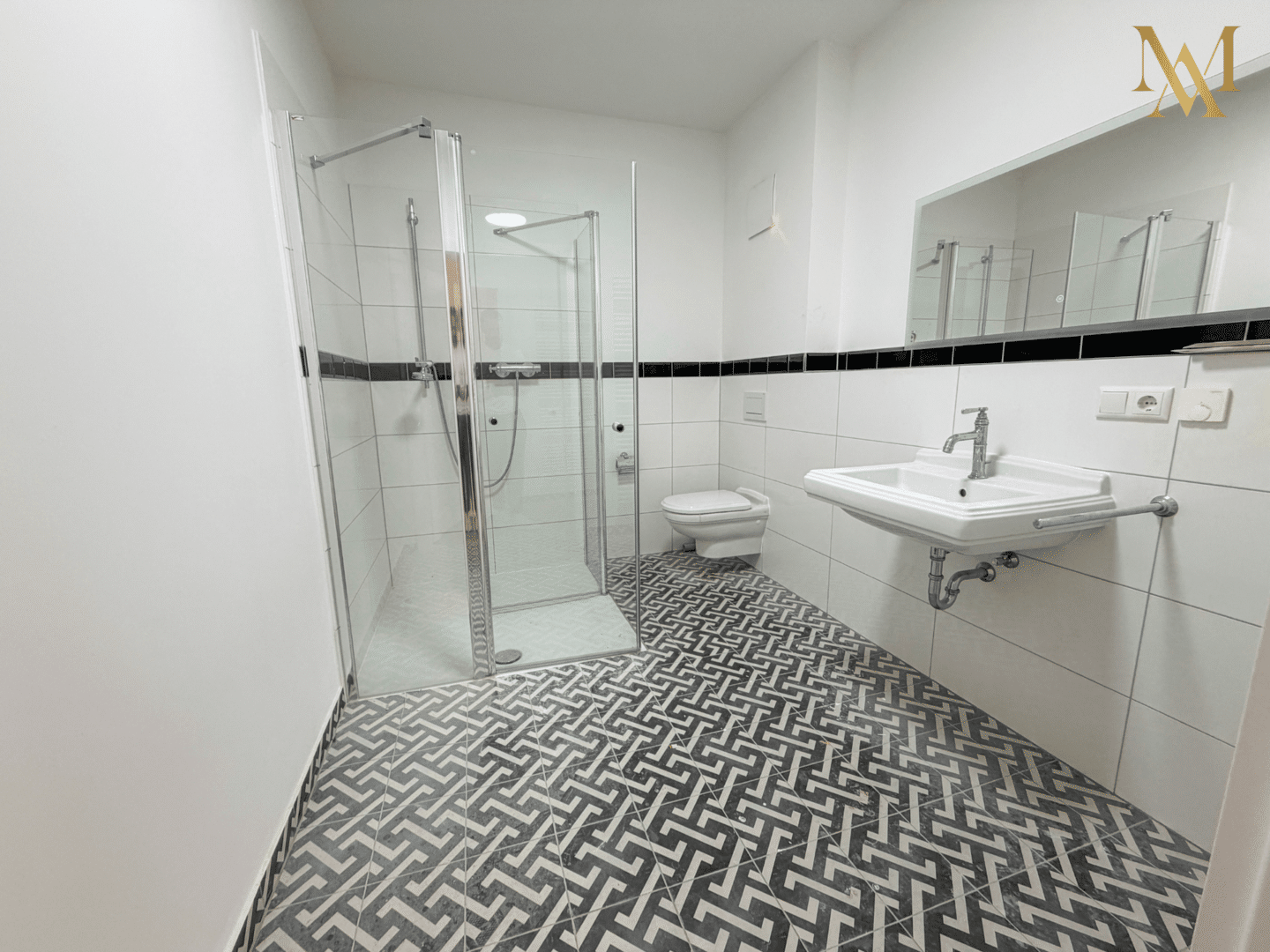 Zeitloses Bad mit Dusche